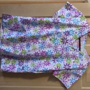 Snowflake scrub top
